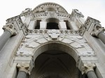 [La porte principale de Fourvire]